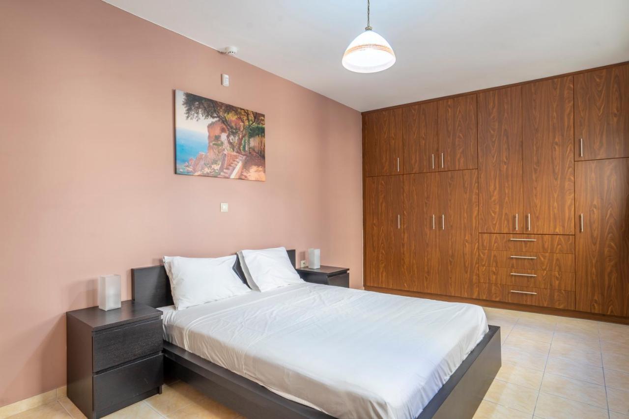 2 Bedroom Renovated Apartment With A View Athene Buitenkant foto