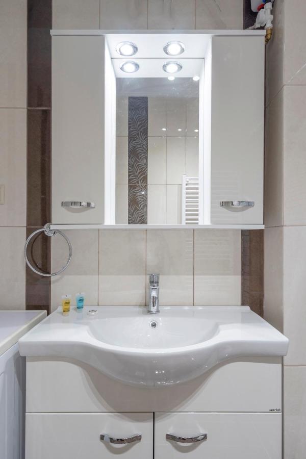 2 Bedroom Renovated Apartment With A View Athene Buitenkant foto