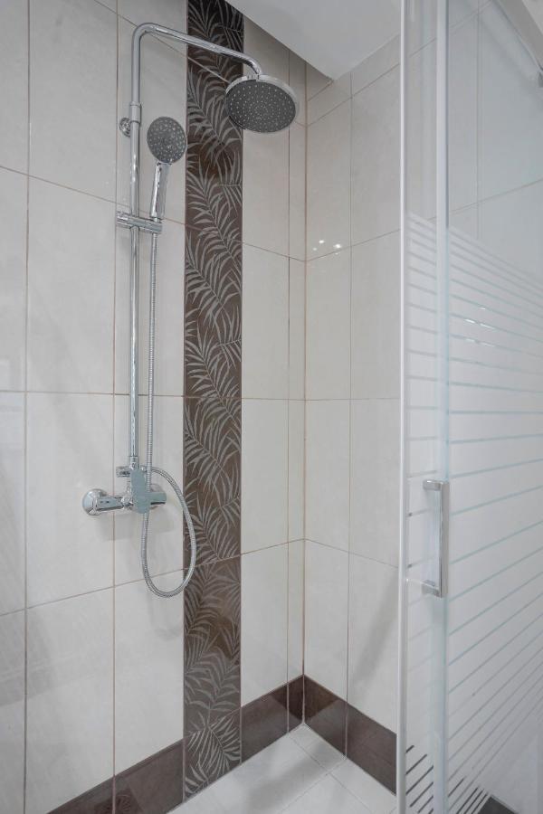 2 Bedroom Renovated Apartment With A View Athene Buitenkant foto